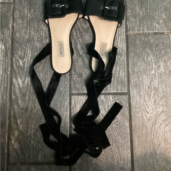 💥PRICE DROP💥 Jole Buckle Strap Velvet-Tie Flat Sandal - Picture 4 of 8